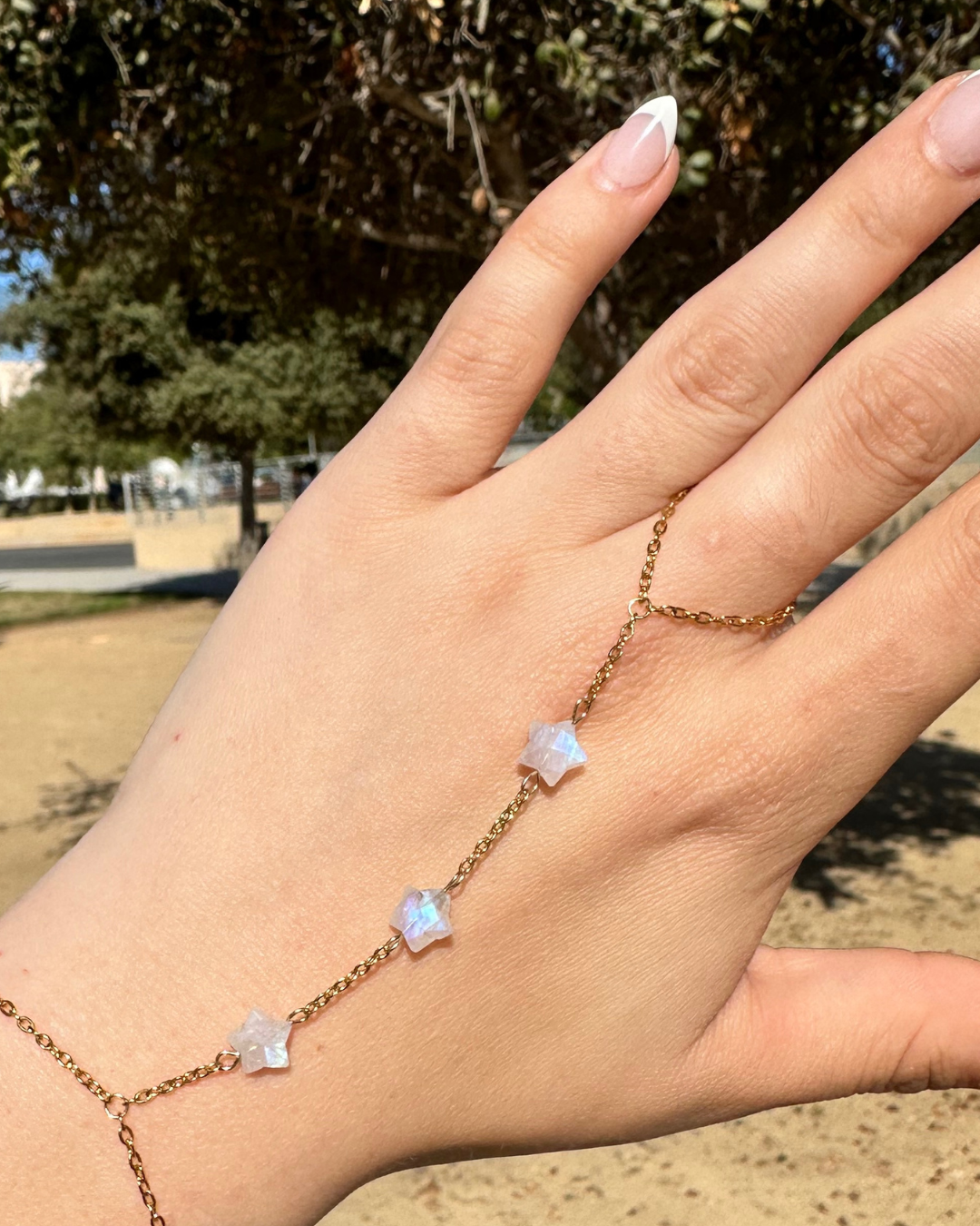 Constellation's Kiss Handchain in Gold