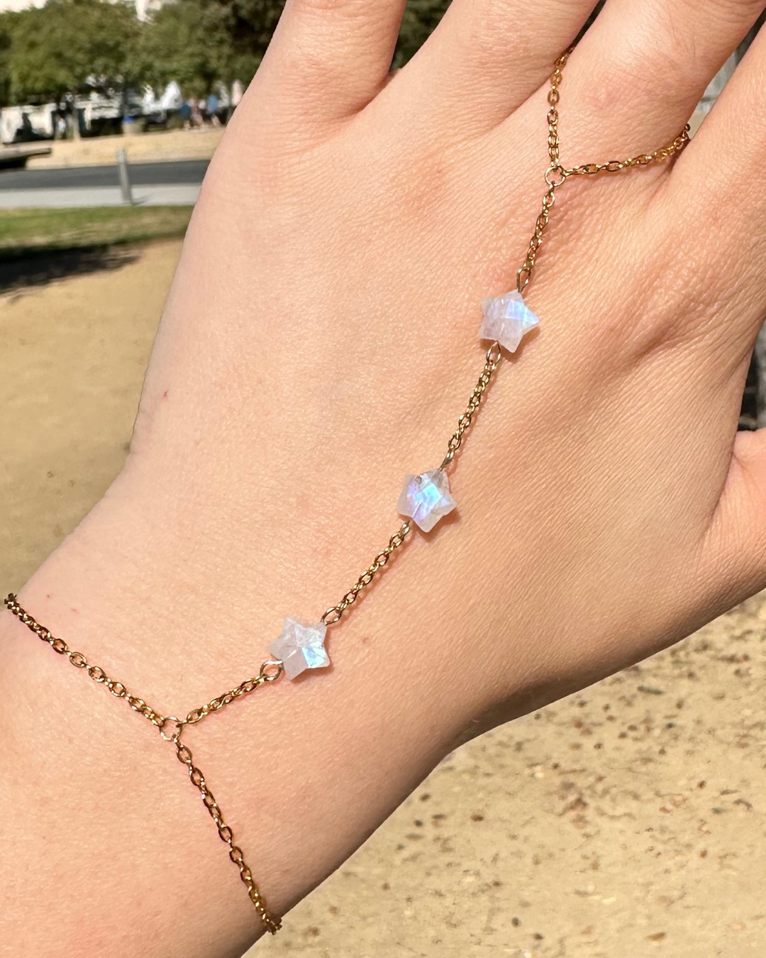 Constellation's Kiss Handchain in Gold