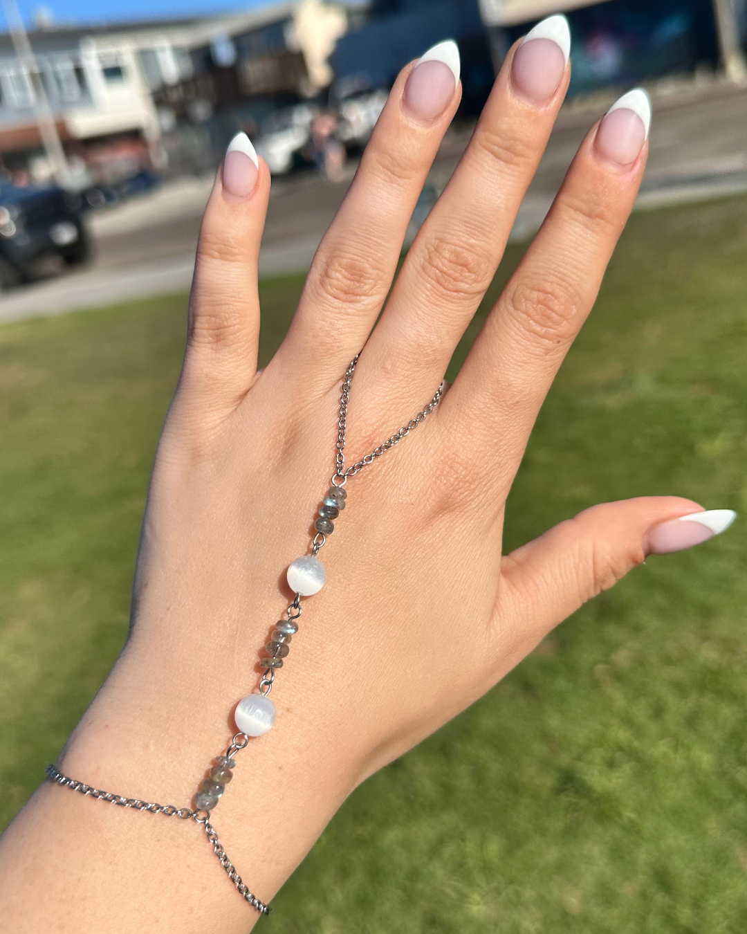 Psychic Handchain in Silver