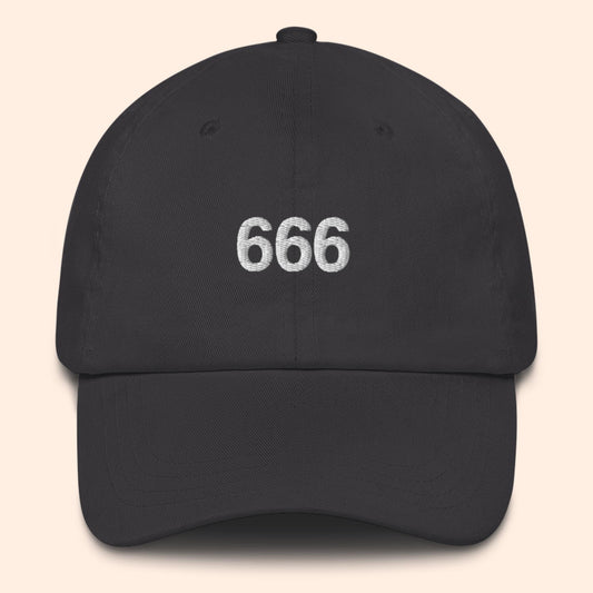 Sombrero con número de ángel 666